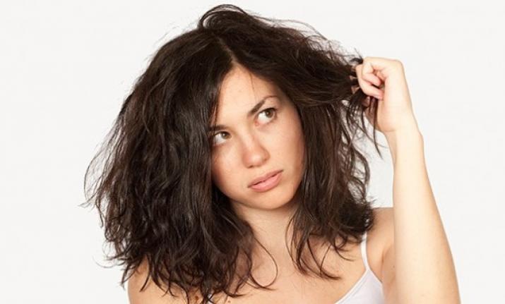 How-to-control-frizzy-hair-during-monsoons