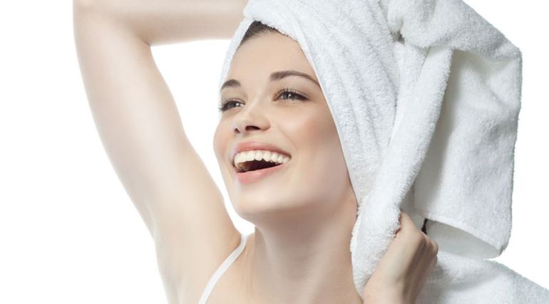 dry-hair-with-towel-at-home women