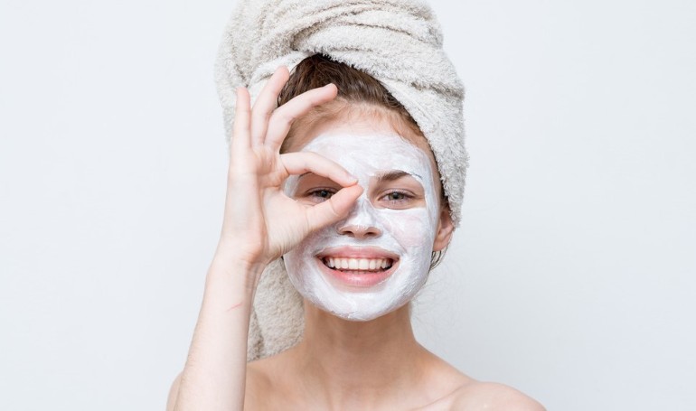 Beauty-crazy-face-masks-women-skincare-rountine-Glamfields
